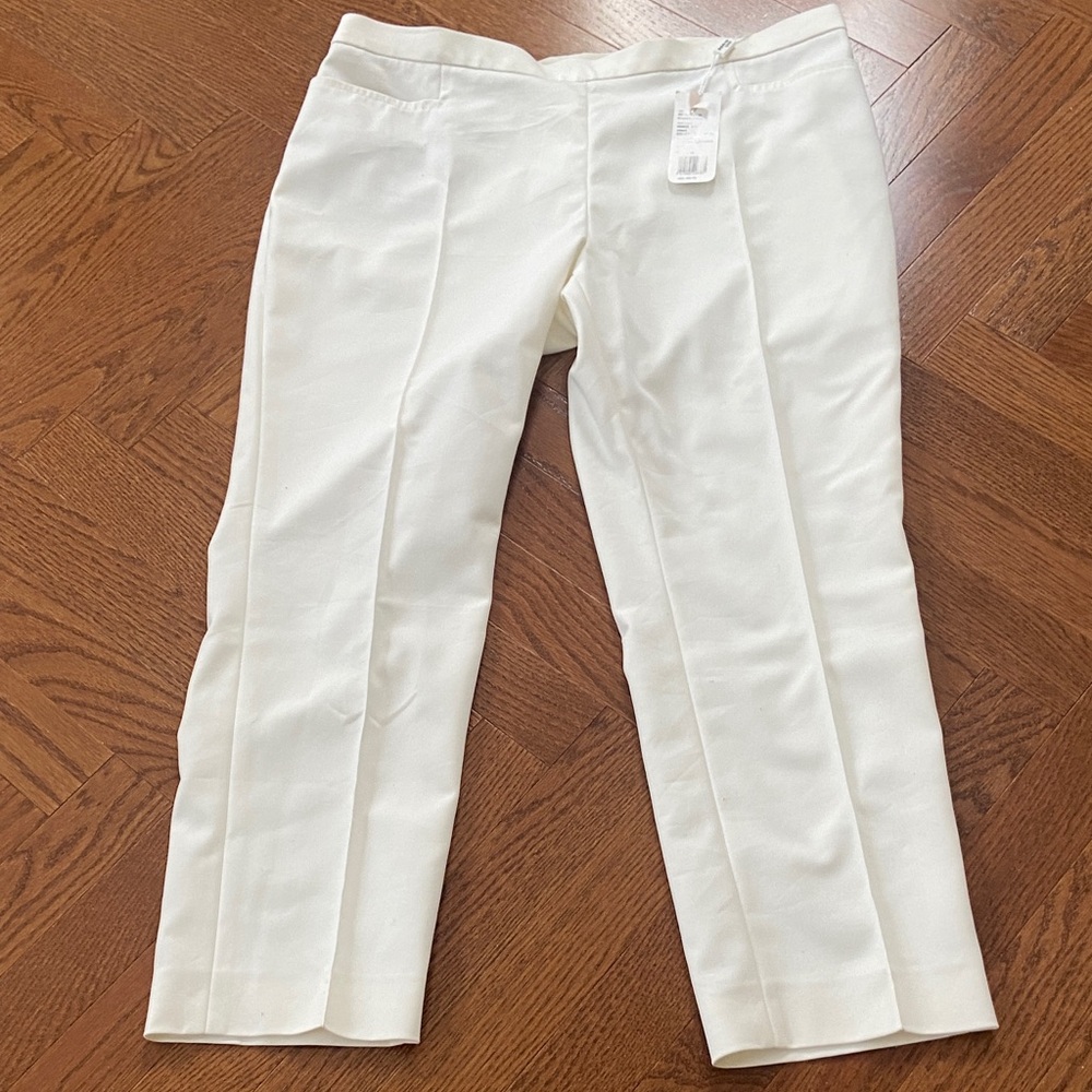 Akris Punto White Straight-Leg Tailored Pants  Cream  color not white